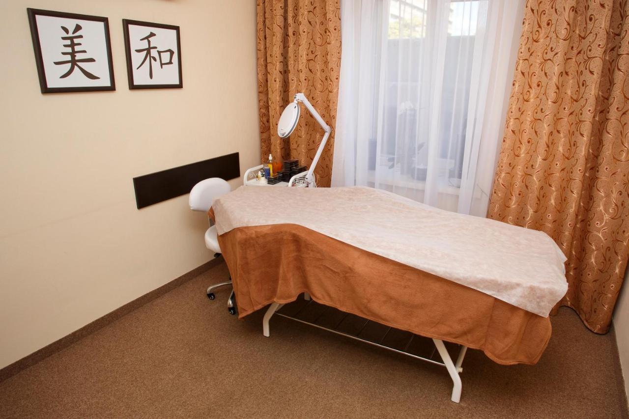 Druzhba Hotel Krzywy Róg Zewnętrze zdjęcie