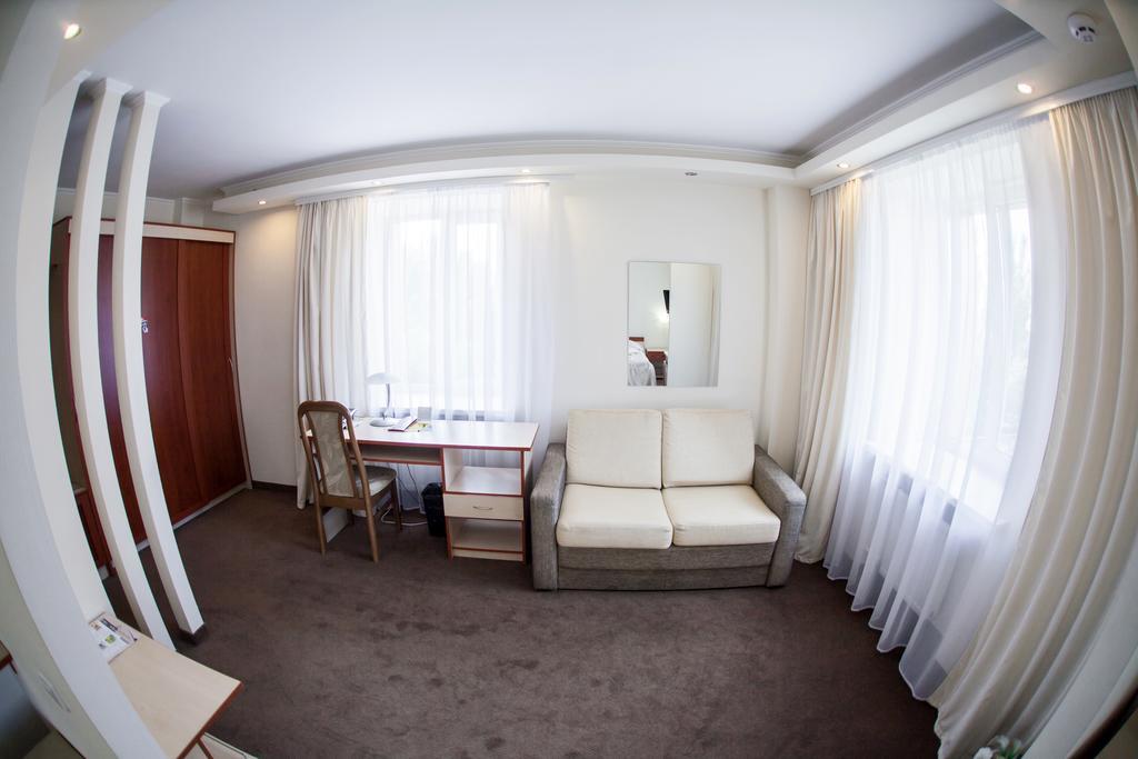 Druzhba Hotel Krzywy Róg Zewnętrze zdjęcie